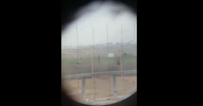 'Horrifying' Video Shows Israeli Soldiers Shouting With Joy After Sniping Unarmed Palestinian in Gaza