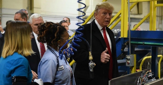 Wish I Voted for Sanders, Says Laid-Off Carrier Worker Duped by 'Con Man' Trump