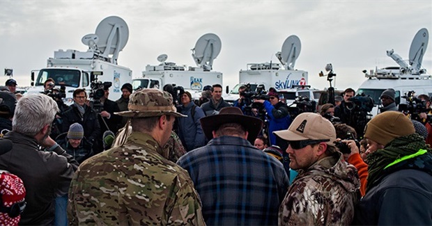 Will the History Books Record How Neo-Nazis Made Eyes at the Bundy Militia?