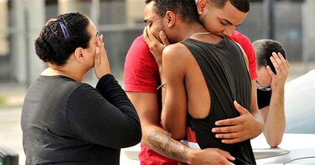 It's 2016 and Two Men Kissing Is Still a Stunning, Terrifying Sight