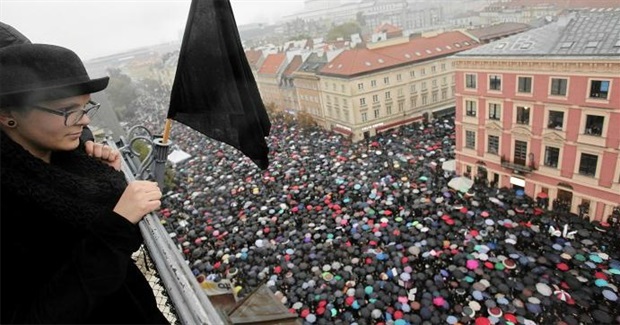 Tens of Thousands in Streets, on Strike in Poland Over Draconian Abortion Ban