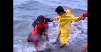 Raw: Deadly Typhoon Ravages Philippines