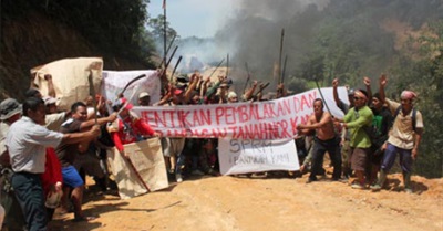 Malayasia: Bidayuh villagers set fire to logging camps, 13 heavy machines