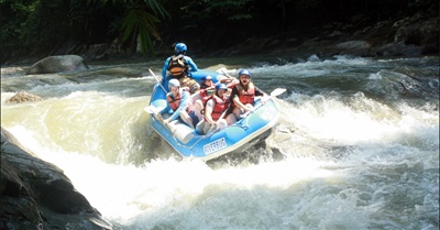 Go White River Rafting in Kampar River!