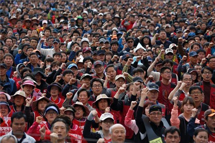 May Day 2013 Around the Globe: In Pictures