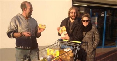 Thank You Letter to the Daily Mail - Activists use paper's promo offer to deliver supplies to migrants in Calais