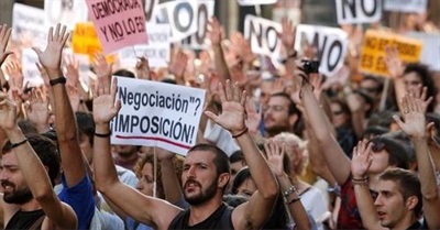"Occupy Congress": Thousands of Spaniards Surround Parliament in Madrid