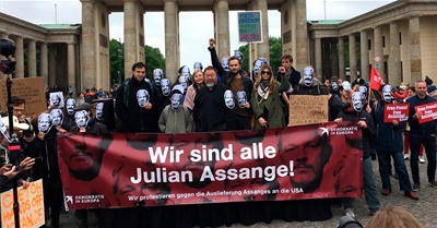 “We are all Julian Assange!” Demonstration in Berlin - Statement from Edward Snowden
