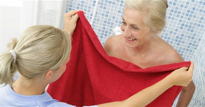 How to Help Seniors to Bath in 7 Ways